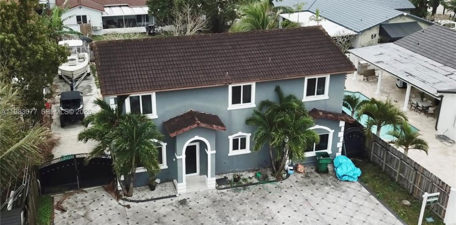 Дом в Майами, Флорида 5 спален, 201.97м2 № 2048271