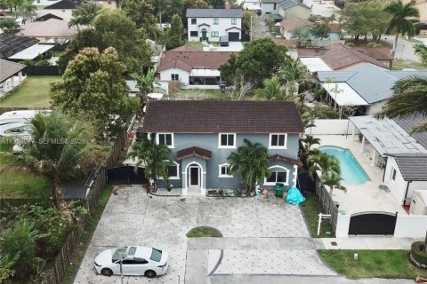 Купить виллу или дом в Майами, Флорида 5 спален, 201.97м2, № 2048271 - фото 3