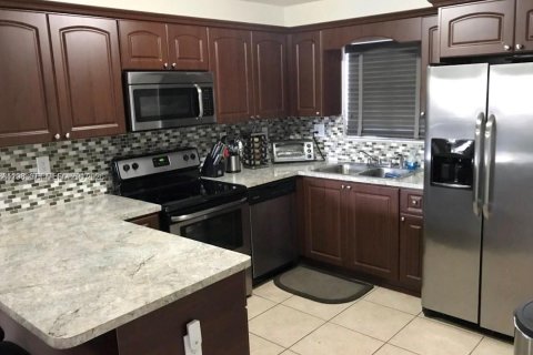 Купить виллу или дом в Майами, Флорида 5 спален, 201.97м2, № 2048271 - фото 6