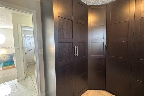 Купить виллу или дом в Майами, Флорида 5 спален, 201.97м2, № 2048271 - фото 11