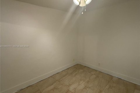 Villa ou maison à louer à Miami, Floride: 2 chambres, 65.03 m2 № 2026489 - photo 10