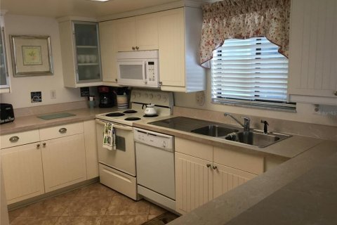 Condo in New Smyrna Beach, Florida, 2 bedrooms  № 2108445 - photo 3