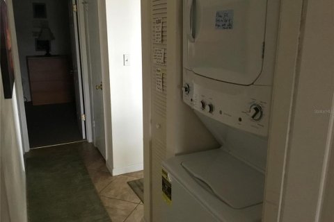Condo in New Smyrna Beach, Florida, 2 bedrooms  № 2108445 - photo 17