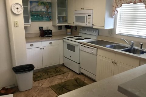 Condo in New Smyrna Beach, Florida, 2 bedrooms  № 2108445 - photo 9