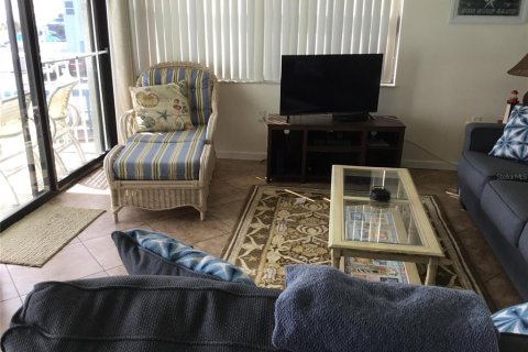 Condo in New Smyrna Beach, Florida, 2 bedrooms  № 2108445 - photo 10