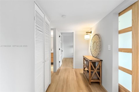 Condominio en venta en Miami Beach, Florida, 3 dormitorios, 108.7 m2 № 2025293 - foto 12