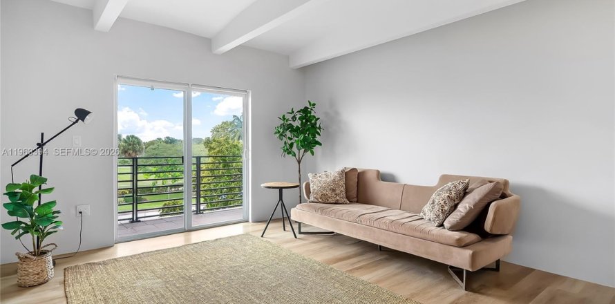 Condominio en Miami Beach, Florida, 3 dormitorios  № 2025293