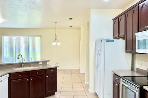 Casa en alquiler en Kissimmee, Florida, 4 dormitorios, 189.61 m2 № 1885290 - foto 11