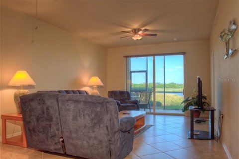 Condominio en alquiler en Bradenton, Florida, 2 dormitorios, 104.14 m2 № 212743 - foto 2