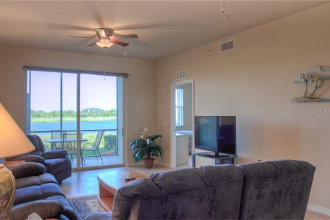 Condominio en alquiler en Bradenton, Florida, 2 dormitorios, 104.14 m2 № 212743 - foto 3