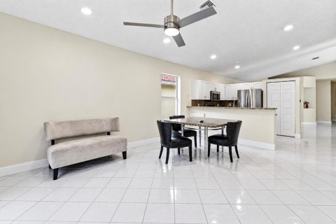 House in Boynton Beach, Florida 3 bedrooms, 158.4 sq.m. № 2269200 - photo 4