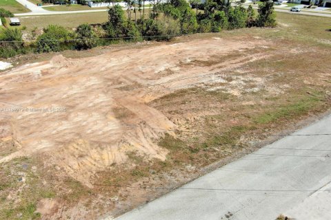 Land in Cape Coral, Florida № 2042202 - photo 9