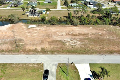 Land in Cape Coral, Florida № 2042202 - photo 12