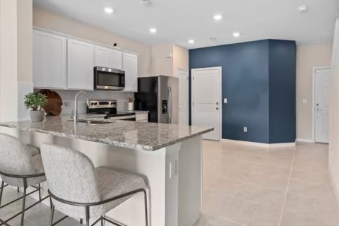Townhouse in CYPRESS CAY in Kissimmee, Florida 3 bedrooms, 158 sq.m. № 102762 - photo 1