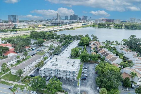 Condo in Orlando, Florida, 1 bedroom  № 1872777 - photo 1