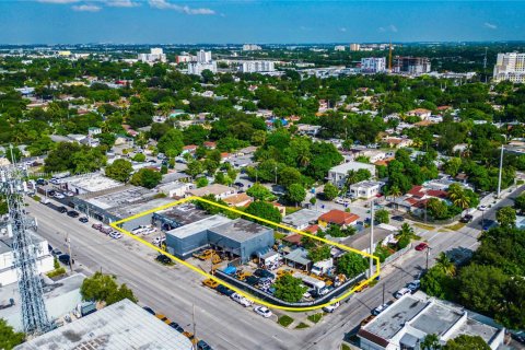 Commercial property in Miami, Florida № 1860301 - photo 2