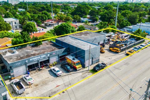 Commercial property in Miami, Florida № 1860301 - photo 1