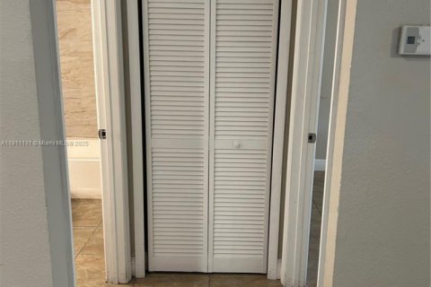 Copropriété à louer à Miami, Floride: 1 chambre, 54.63 m2 № 1966970 - photo 6