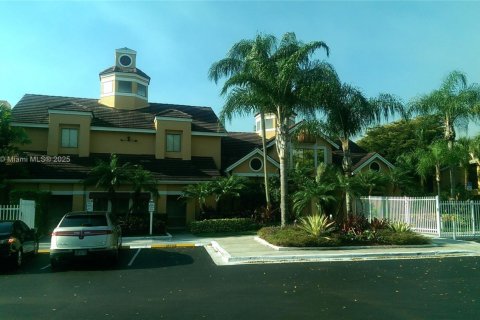 Copropriété à louer à Miami, Floride: 1 chambre, 54.63 m2 № 1966970 - photo 2