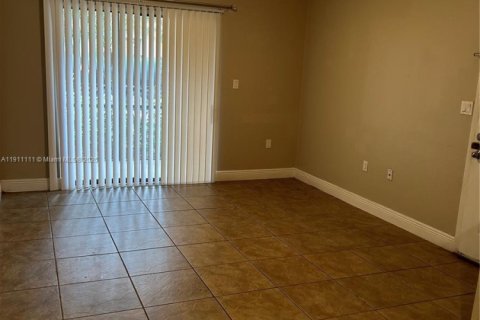 Copropriété à louer à Miami, Floride: 1 chambre, 54.63 m2 № 1966970 - photo 4