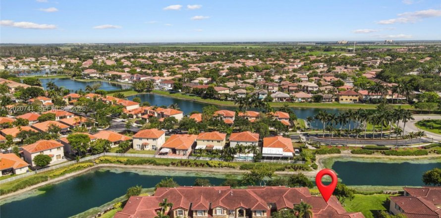 Townhouse in Homestead, Florida 3 bedrooms, 128.11 sq.m. № 2085333