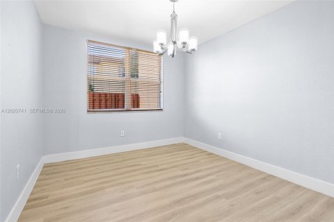 Townhouse in Homestead, Florida 3 bedrooms, 128.11 sq.m. № 2085333 - photo 4