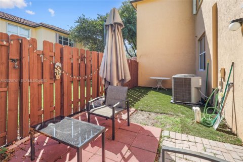 Townhouse in Homestead, Florida 3 bedrooms, 128.11 sq.m. № 2085333 - photo 17