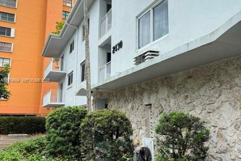 Condo in North Miami, Florida, 2 bedrooms  № 2065392 - photo 30