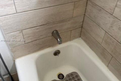 Condo in North Miami, Florida, 2 bedrooms  № 2065392 - photo 21