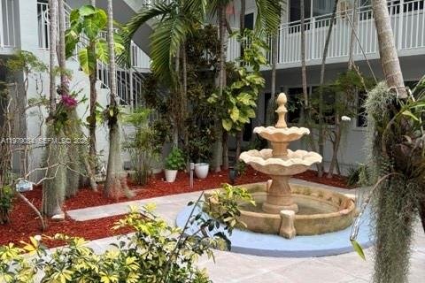 Condo in North Miami, Florida, 2 bedrooms  № 2065392 - photo 29