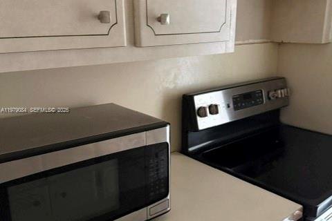 Condo in North Miami, Florida, 2 bedrooms  № 2065392 - photo 6