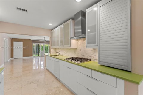 House in Hollywood, Florida 4 bedrooms, 289.86 sq.m. № 1269284 - photo 24