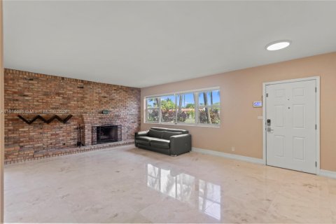 House in Hollywood, Florida 4 bedrooms, 289.86 sq.m. № 1269284 - photo 13
