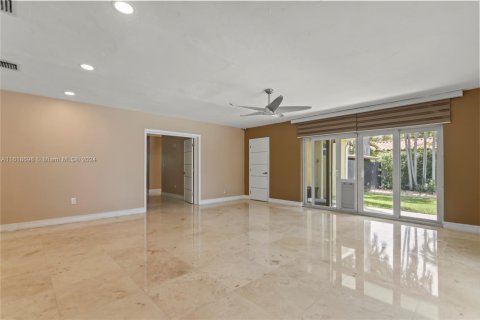 House in Hollywood, Florida 4 bedrooms, 289.86 sq.m. № 1269284 - photo 28