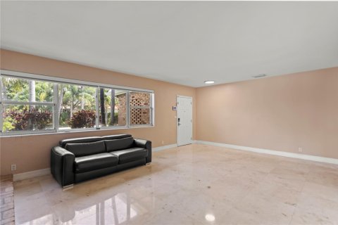 House in Hollywood, Florida 4 bedrooms, 289.86 sq.m. № 1269284 - photo 12