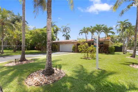 House in Hollywood, Florida 4 bedrooms, 289.86 sq.m. № 1269284 - photo 7