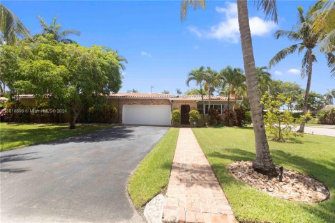 House in Hollywood, Florida 4 bedrooms, 289.86 sq.m. № 1269284 - photo 5