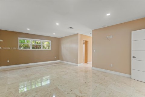 House in Hollywood, Florida 4 bedrooms, 289.86 sq.m. № 1269284 - photo 30