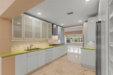 House in Hollywood, Florida 4 bedrooms, 289.86 sq.m. № 1269284 - photo 26