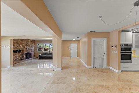 House in Hollywood, Florida 4 bedrooms, 289.86 sq.m. № 1269284 - photo 19