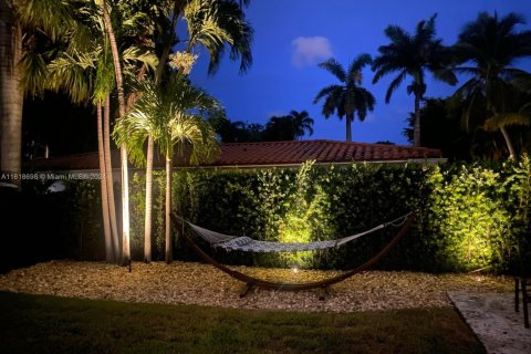 House in Hollywood, Florida 4 bedrooms, 289.86 sq.m. № 1269284 - photo 3