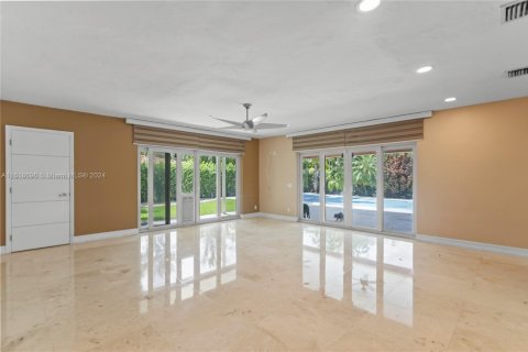 House in Hollywood, Florida 4 bedrooms, 289.86 sq.m. № 1269284 - photo 27