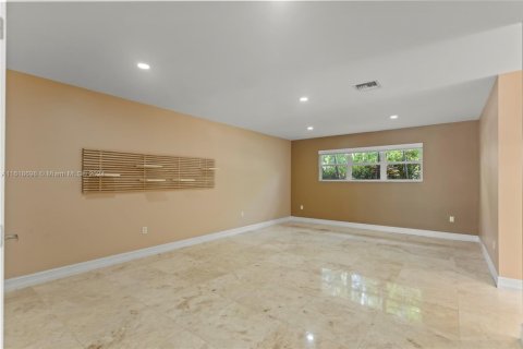 House in Hollywood, Florida 4 bedrooms, 289.86 sq.m. № 1269284 - photo 29
