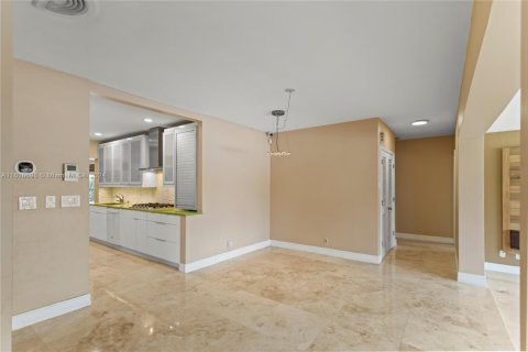 House in Hollywood, Florida 4 bedrooms, 289.86 sq.m. № 1269284 - photo 18