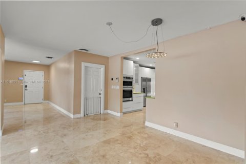 House in Hollywood, Florida 4 bedrooms, 289.86 sq.m. № 1269284 - photo 21