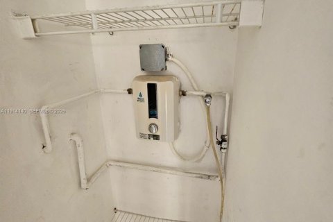 Villa ou maison à louer à Miami, Floride: 3 chambres, 153.85 m2 № 1969727 - photo 12