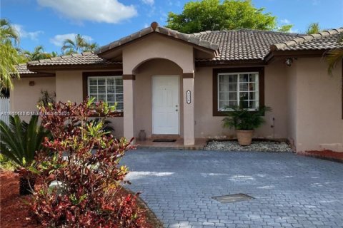 Villa ou maison à louer à Miami, Floride: 3 chambres, 153.85 m2 № 1969727 - photo 1