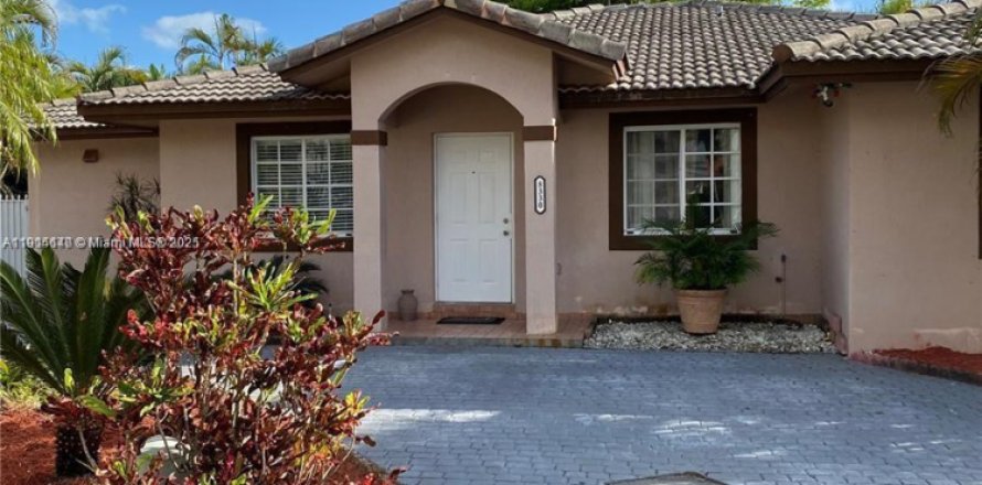 Villa ou maison à Miami, Floride 3 chambres, 153.85 m2 № 1969727