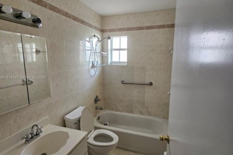 Villa ou maison à louer à Miami, Floride: 3 chambres, 153.85 m2 № 1969727 - photo 24