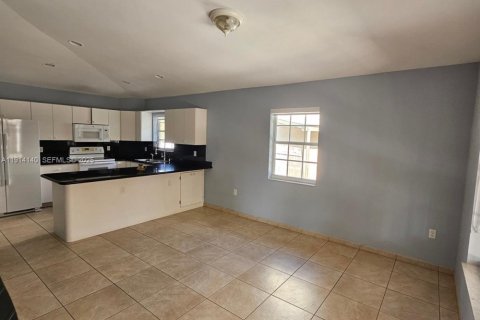 Villa ou maison à louer à Miami, Floride: 3 chambres, 153.85 m2 № 1969727 - photo 10